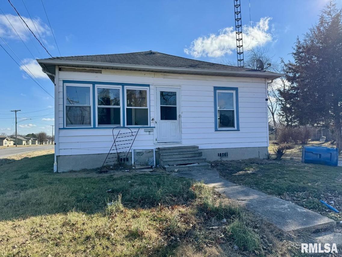 1212 Highland St., Benton, IL 62812