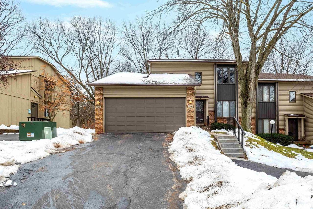 706 51st St. #4, East Moline, IL 61244