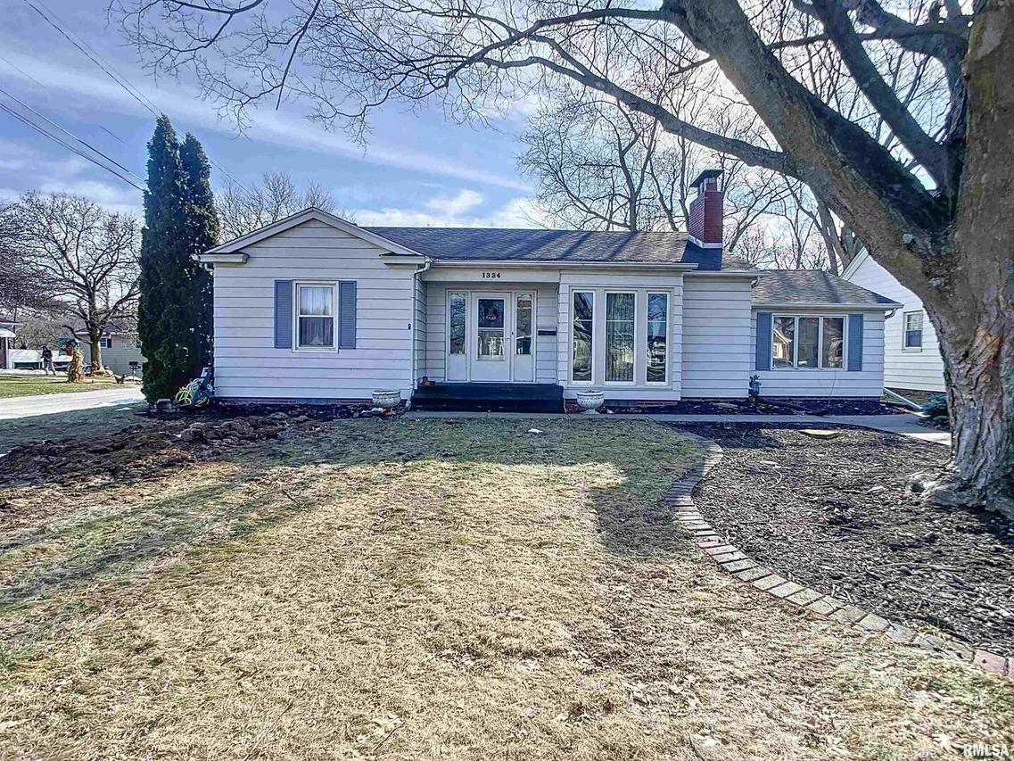 1324 23rd Avenue Ct., East Moline, IL 61244