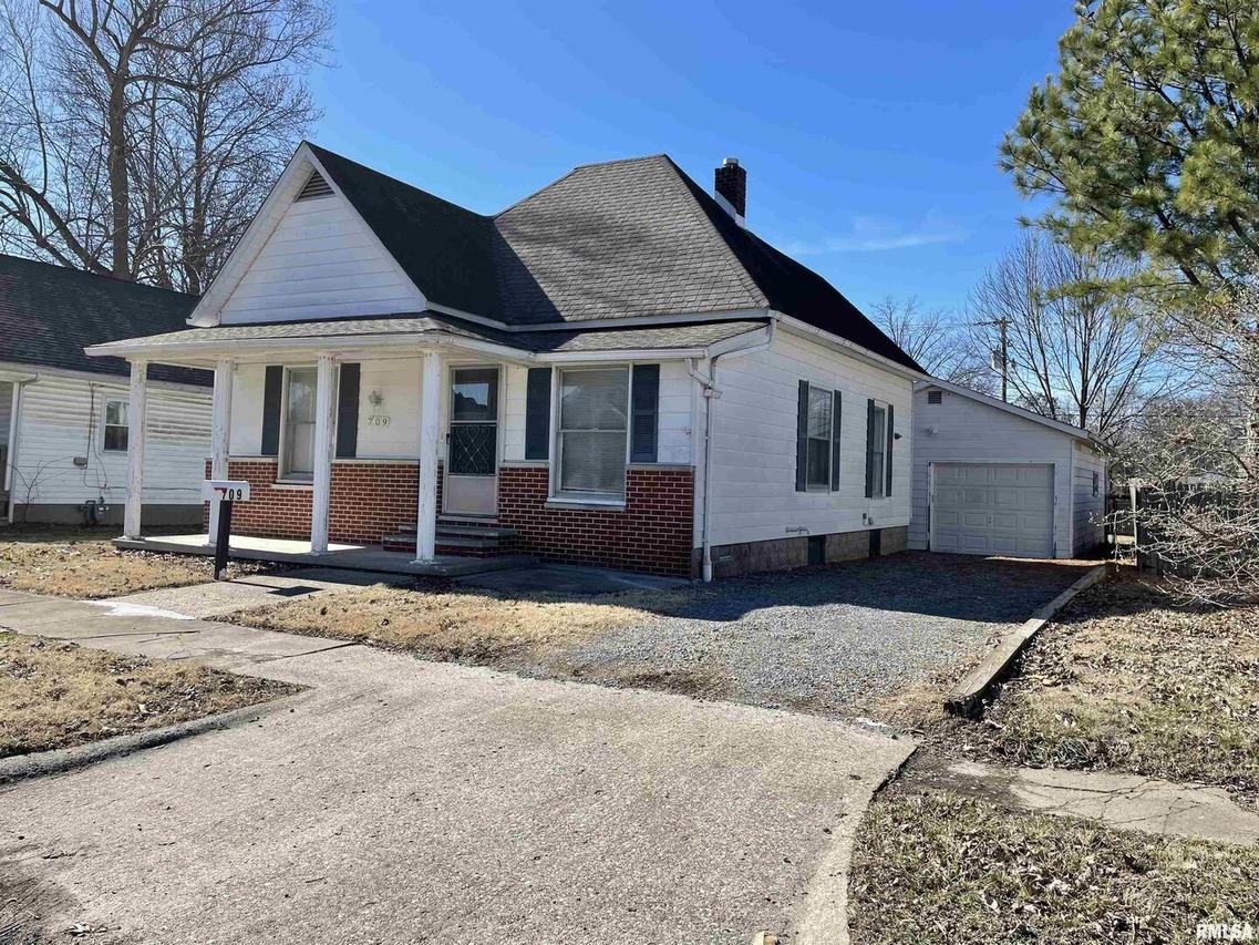 709 S 16th St., Herrin, IL 62948
