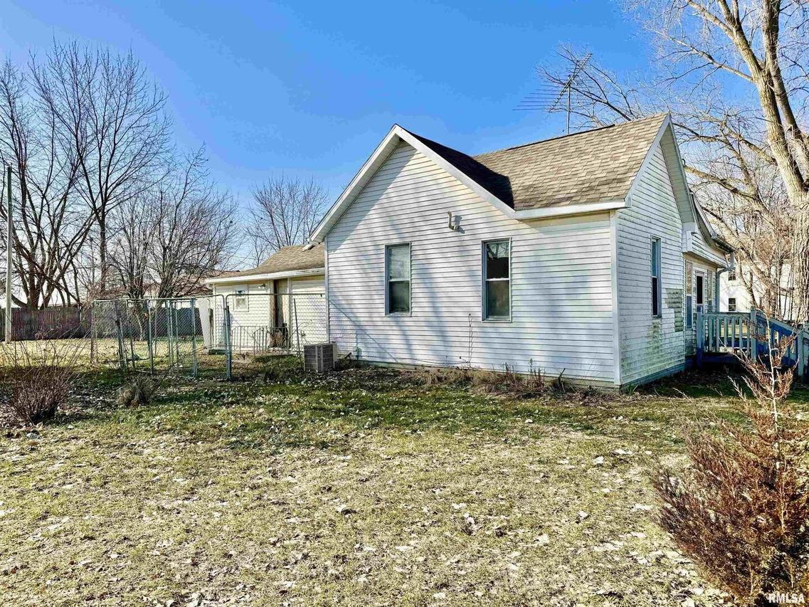 108 W Jackson St., Joy, IL 61260