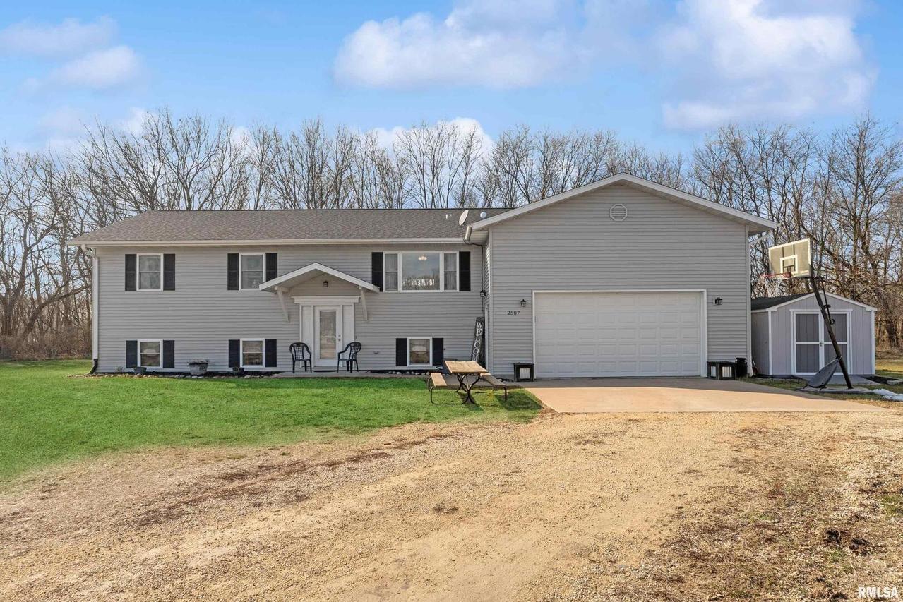 2507 Market St., Thomson, IL 61285