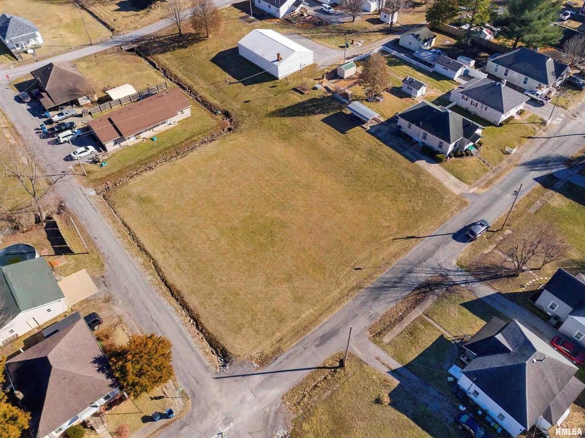 1209 Burgess Ave., Johnston City, IL 62951