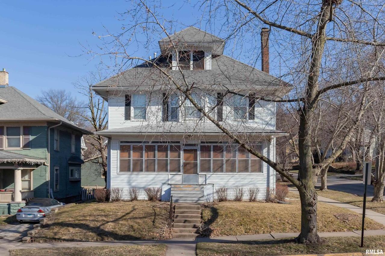 1049 20th St., Rock Island, IL 61201