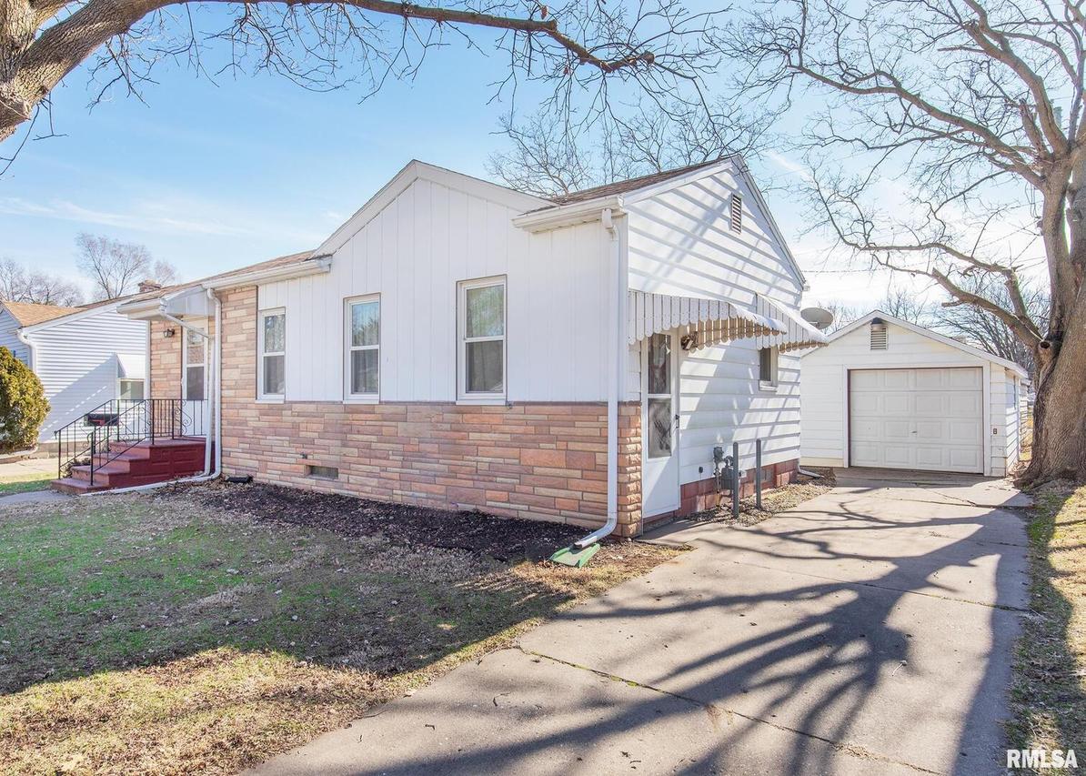 932 23rd Ave., Rock Island, IL 61201