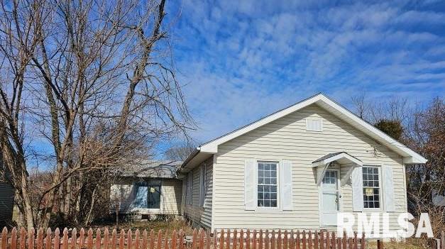 14 E Homer St., Harrisburg, IL 62946