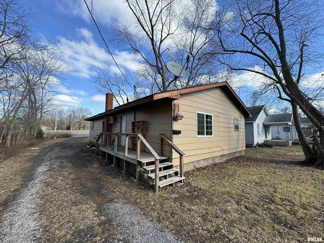 1407 W Oak St., West Frankfort, IL 62896