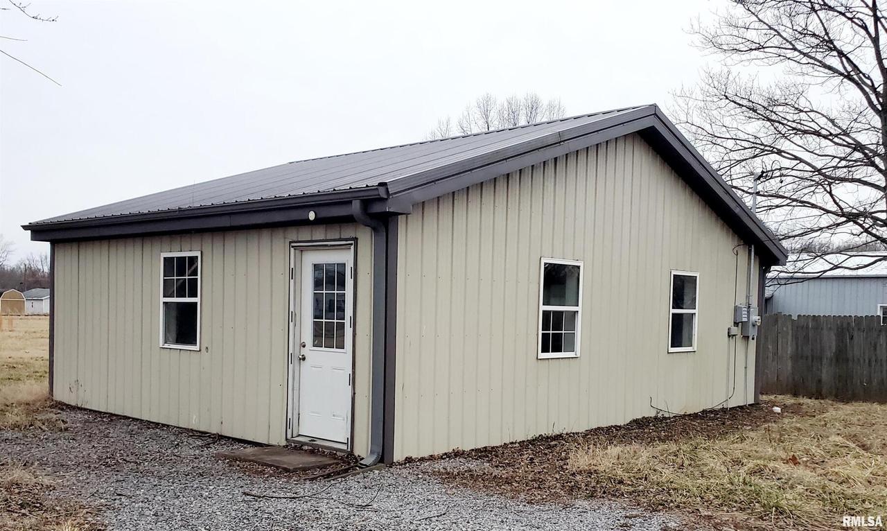 1409 W Walnut St., Herrin, IL 62948