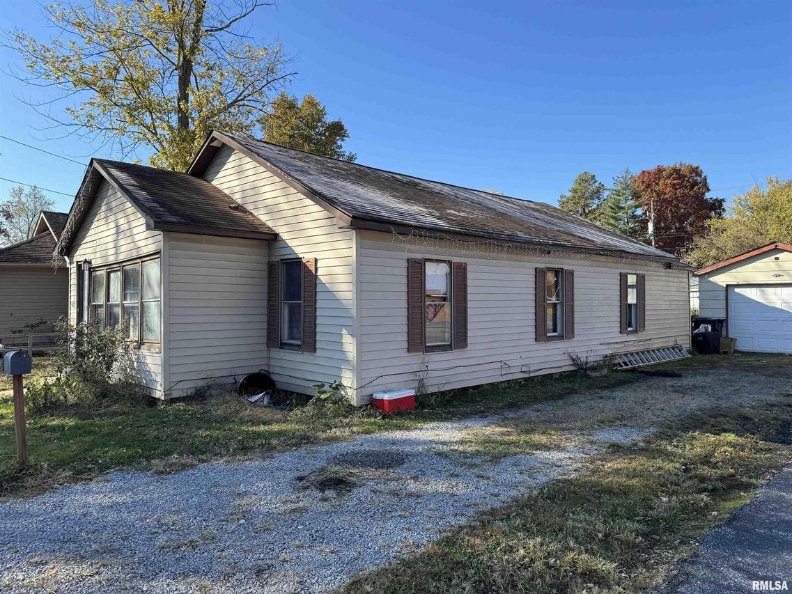 607 N Washington Blvd., West Frankfort, IL 62896