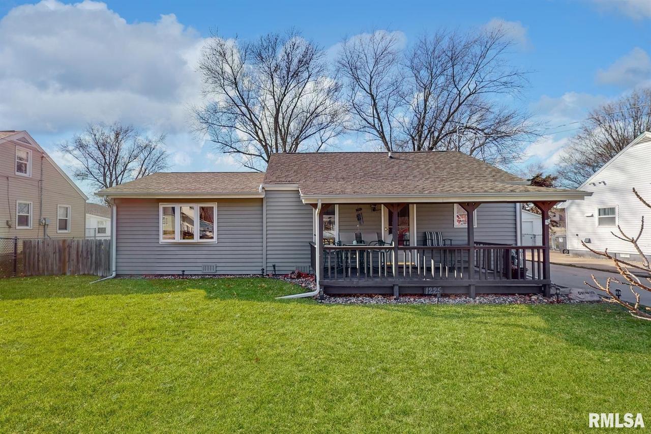 1225 49th St., Moline, IL 61265