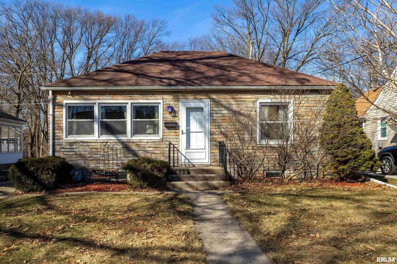 30 Blackhawk Hills Ct., Rock Island, IL 61201