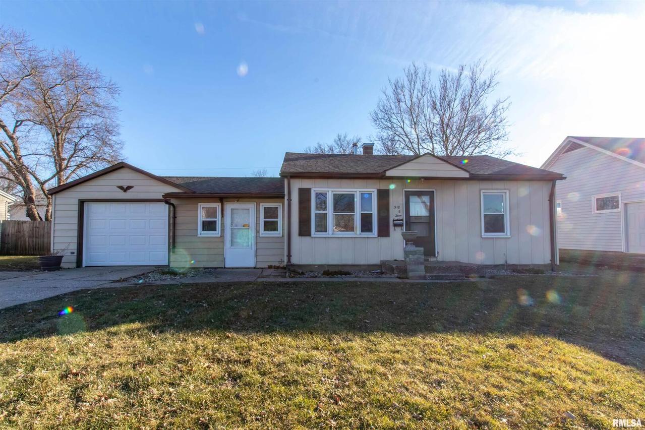 318 33rd Ave., East Moline, IL 61244