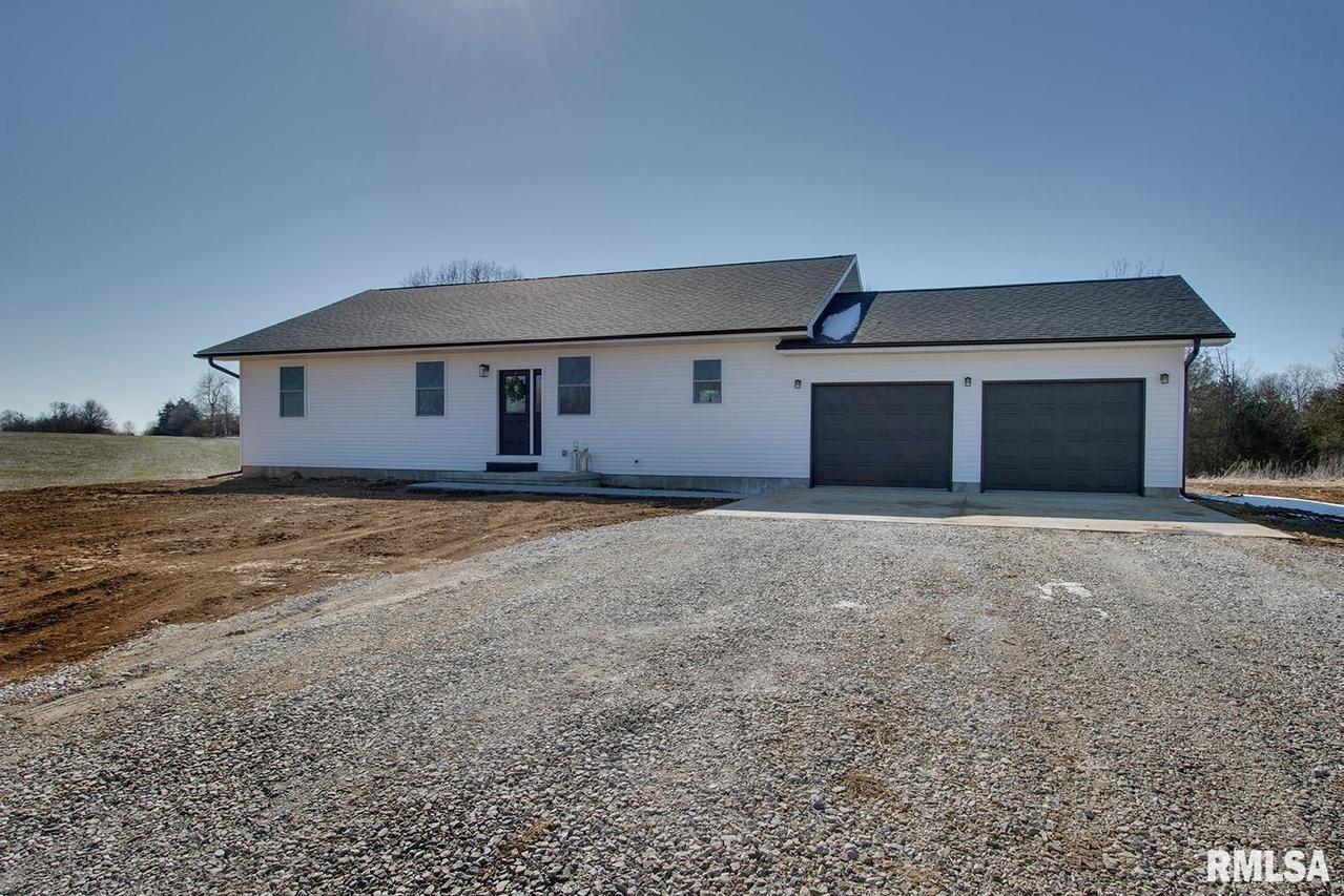 1150 N 1965th Ave., Mendon, IL 62351