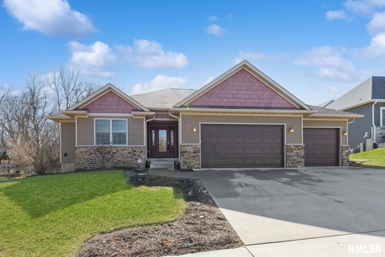 121 W 6th Ave., Coal Valley, IL 61240