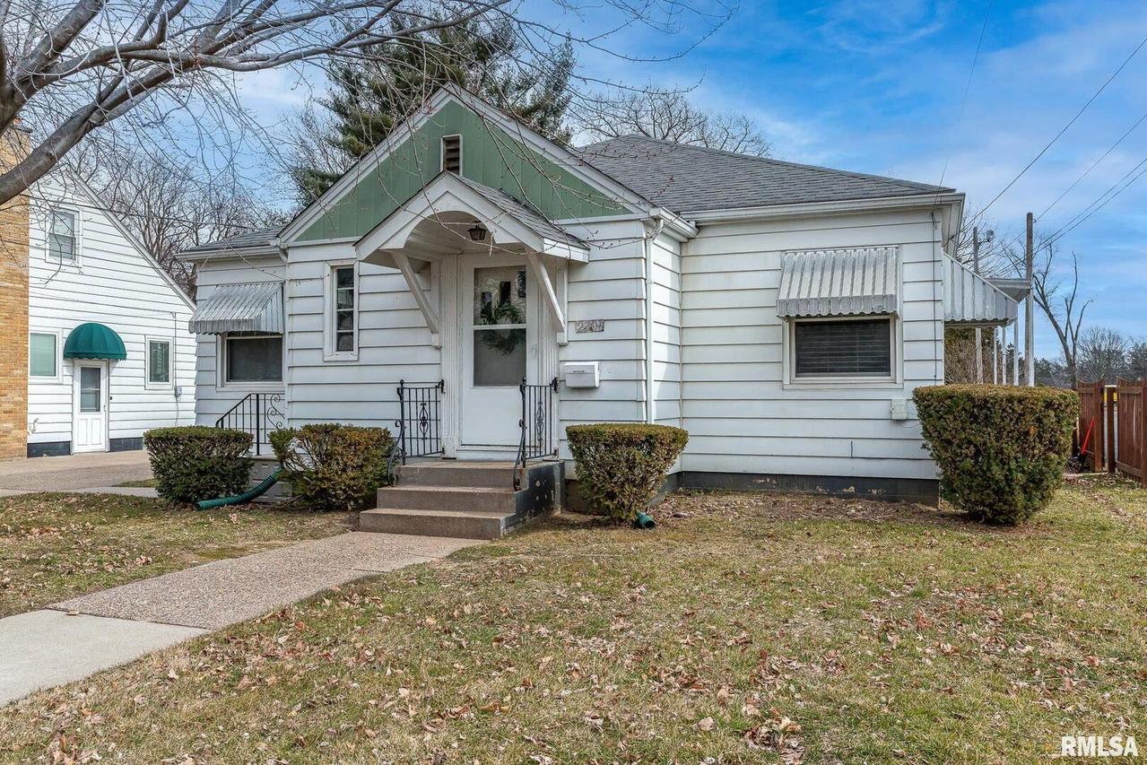 2304-2306 10th St., East Moline, IL 61244