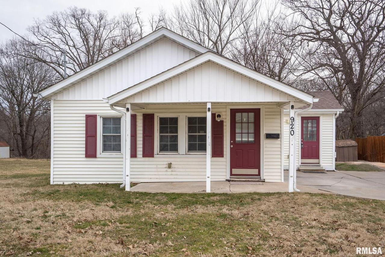 920 54th St. #B, Moline, IL 61265