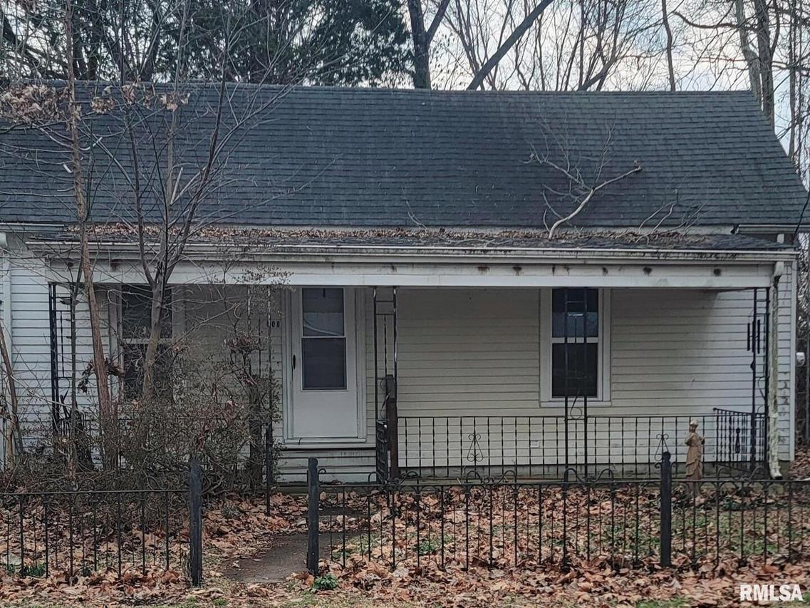 808 E 2nd St., Buckner, IL