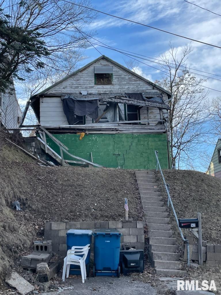 142 3rd St., Silvis, IL 61282