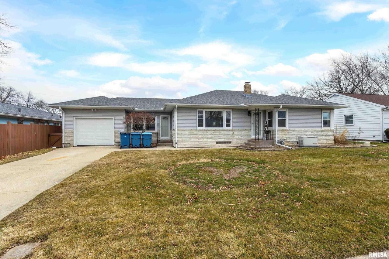 2810 7 1/2 St., East Moline, IL 61244