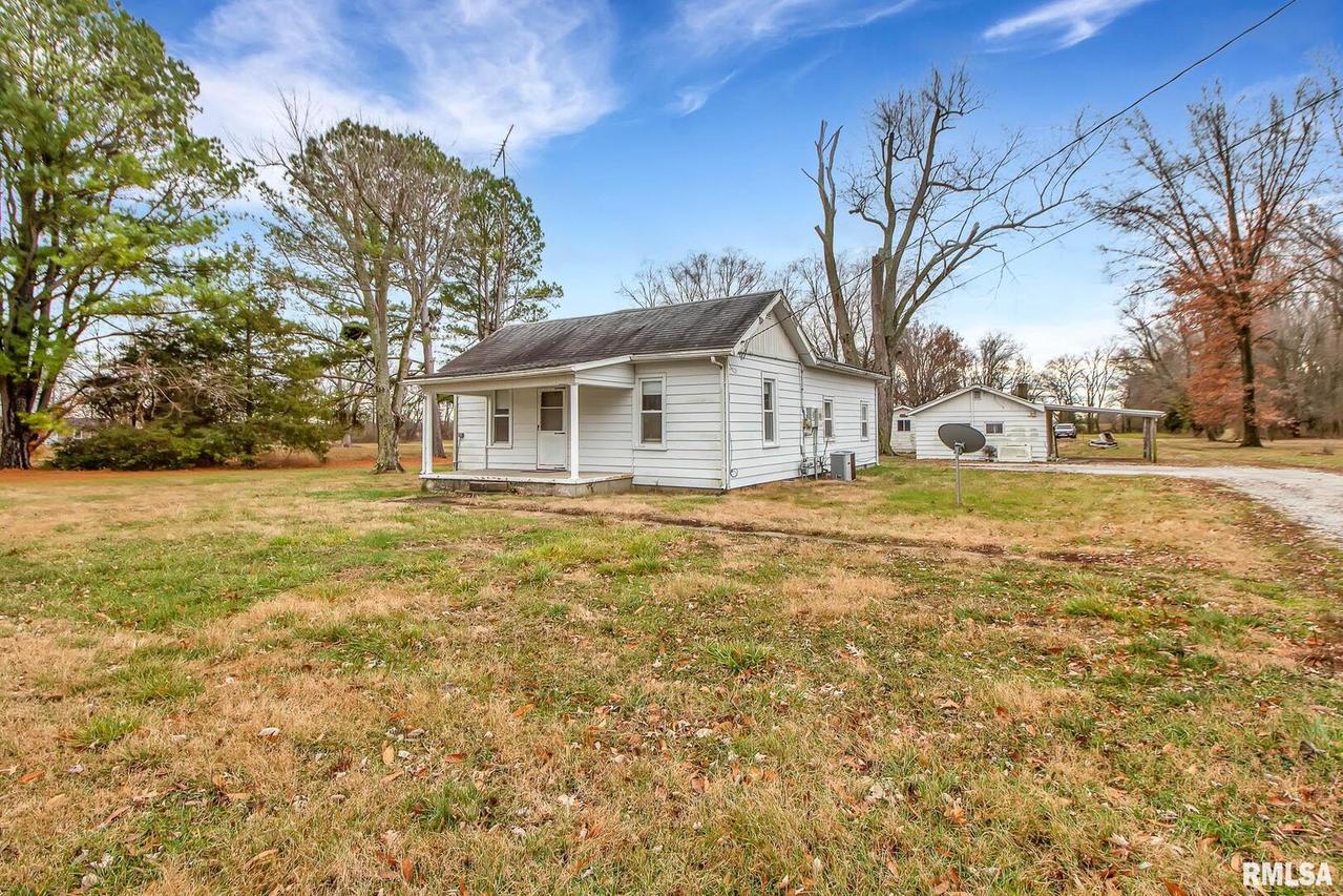 8446 E Park St., Duquoin, IL 62832