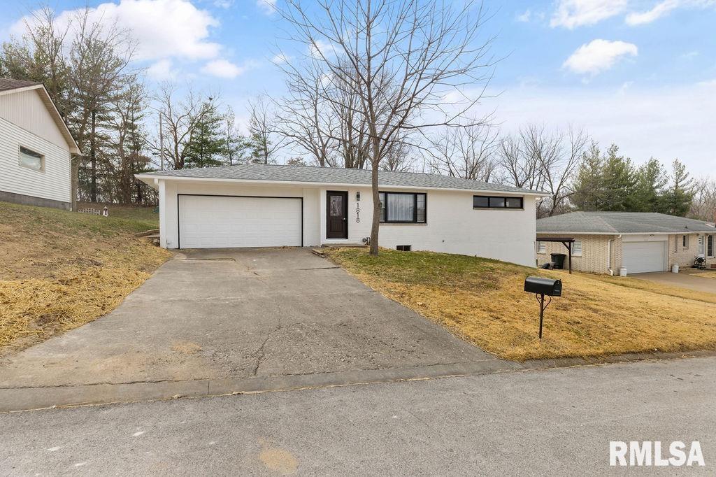 1818 Hilltop Dr., Quincy, IL 62305