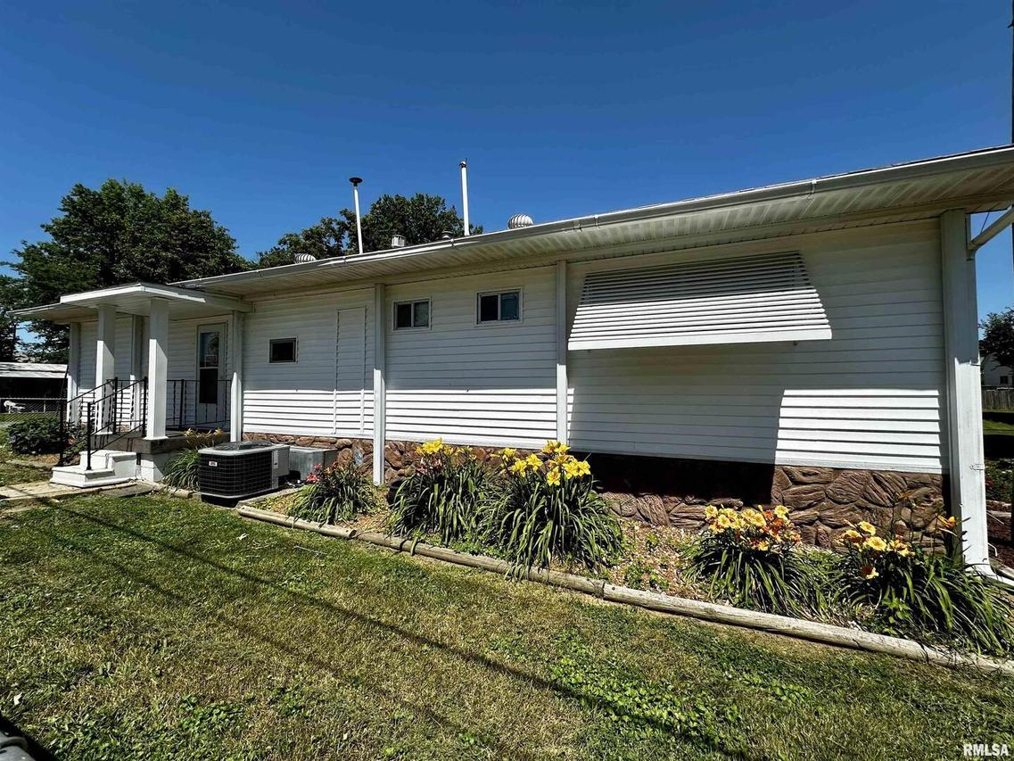 817 Bramlet St., Eldorado, IL 62930