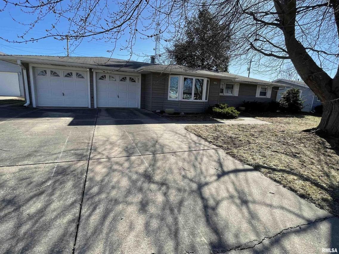 2405 12th St., Silvis, IL 61282