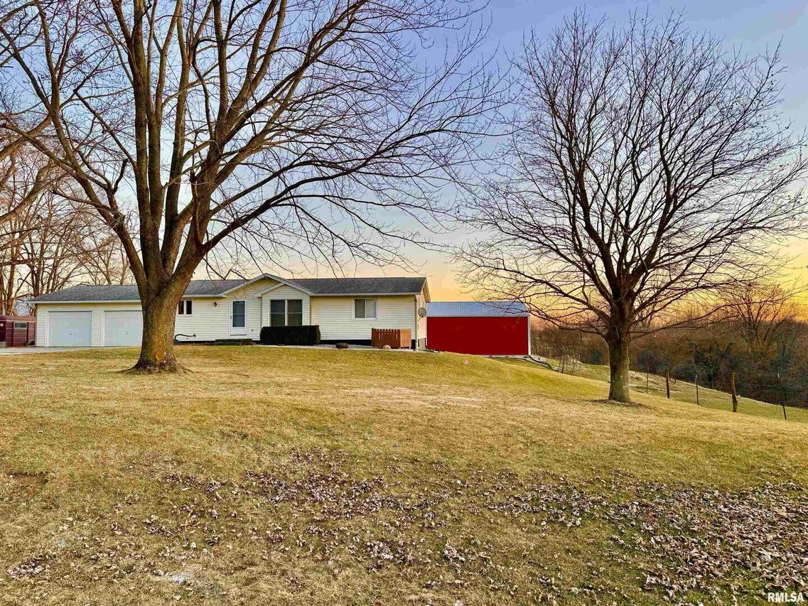 2661 85th Ave., Viola, IL 61486