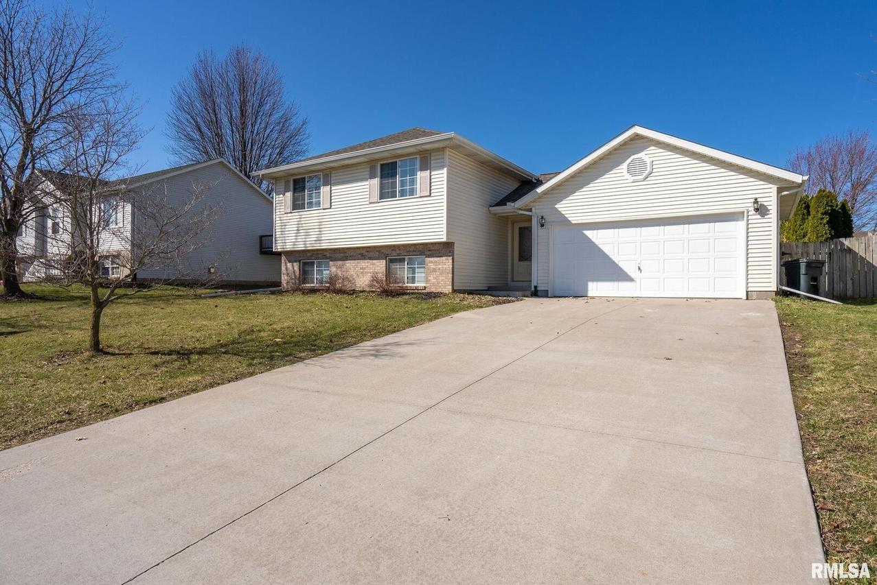 817 Birchwood Dr., Colona, IL 61241