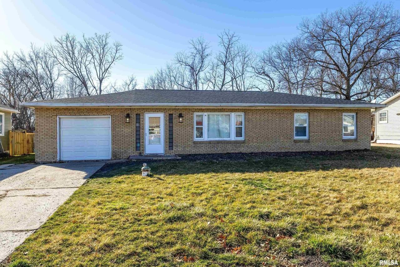 3823 15th St. #B, Moline, IL 61265