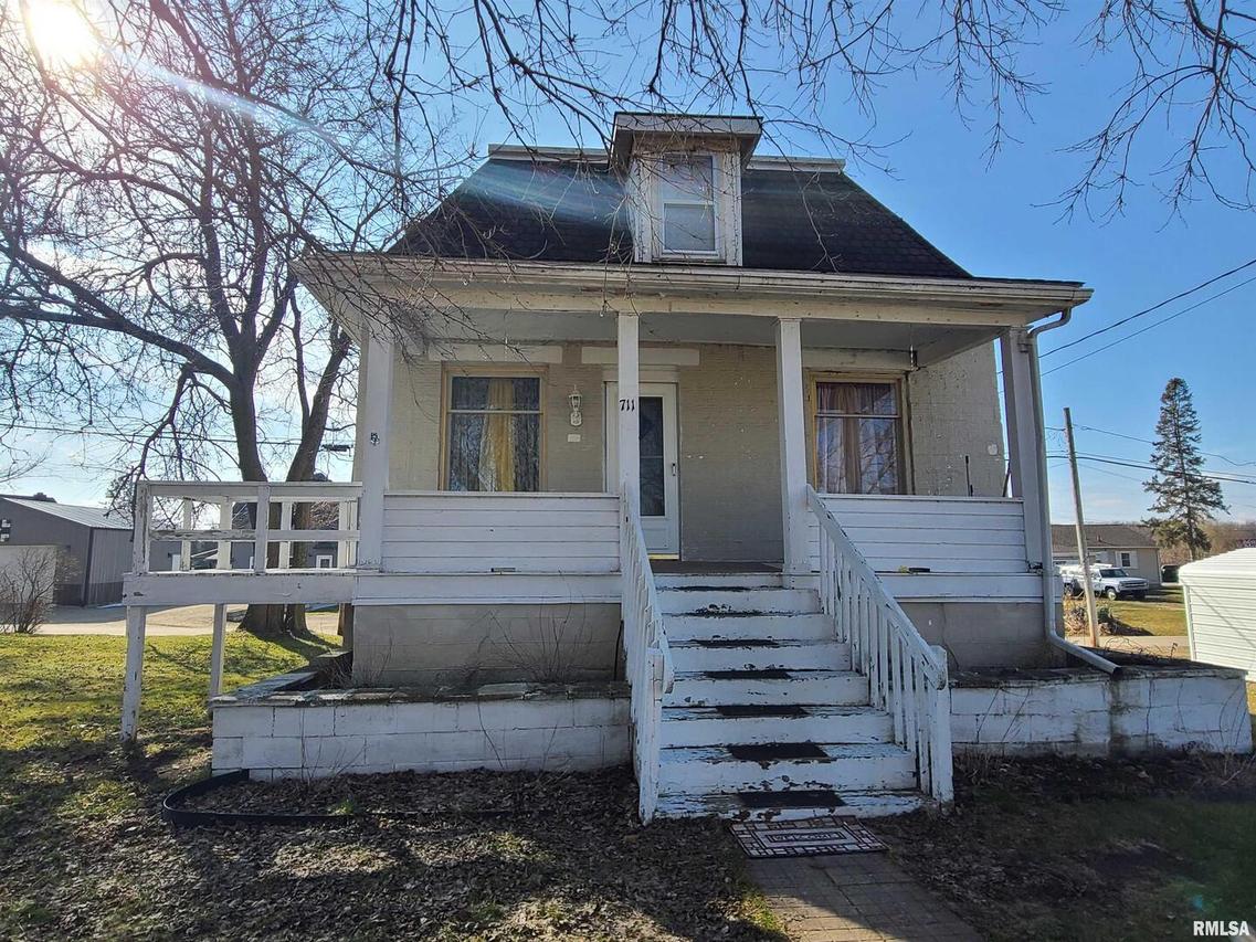711 Poplar St., Savanna, IL 61285
