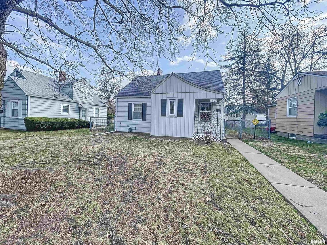 1808 33rd St., Moline, IL