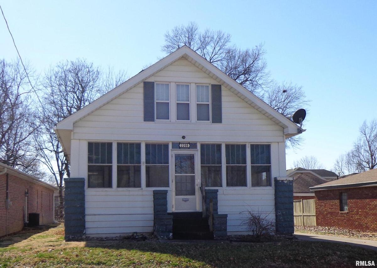 2208 Oak St., Quincy, IL 62301