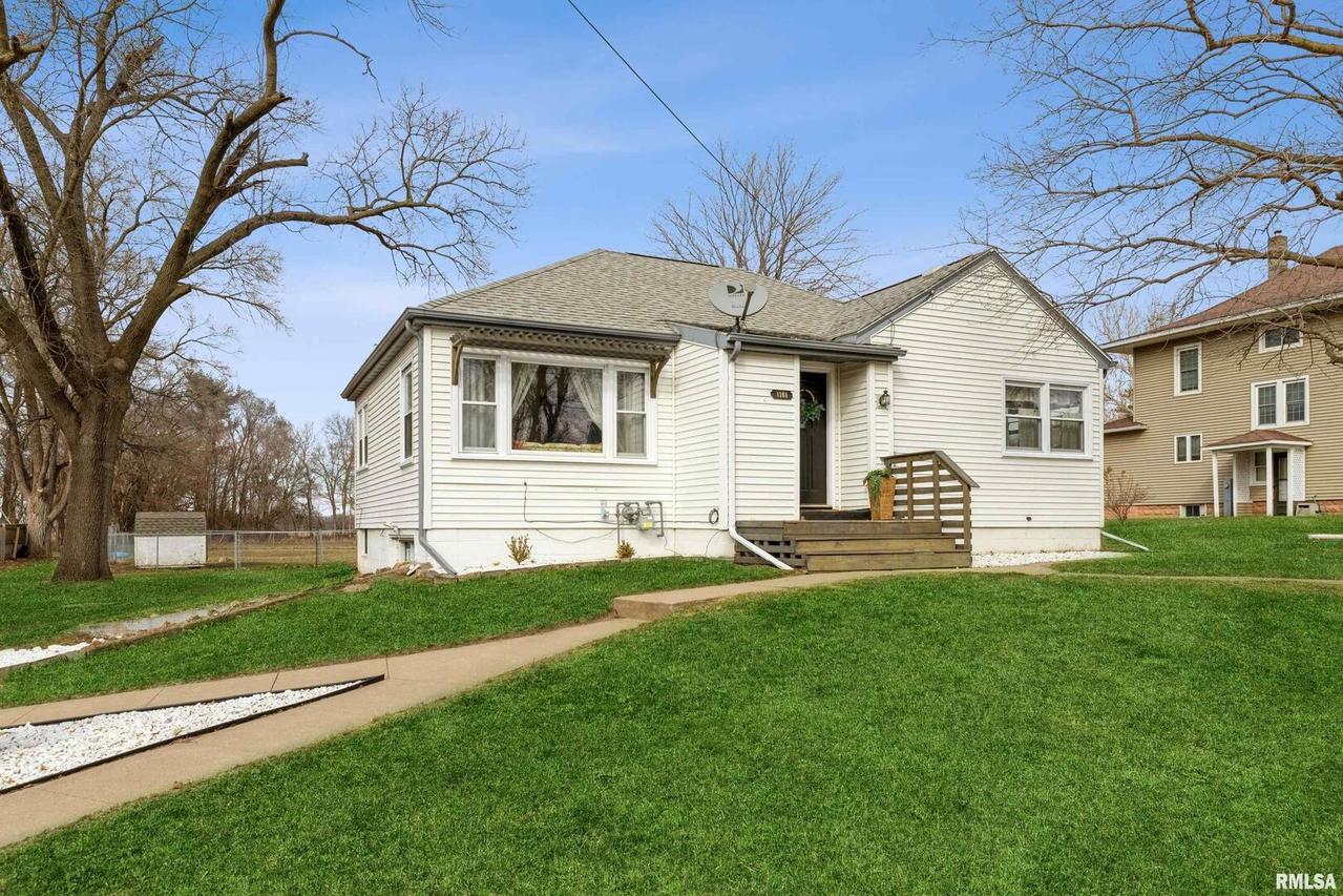 1108 W Main St., Thomson, IL 61285