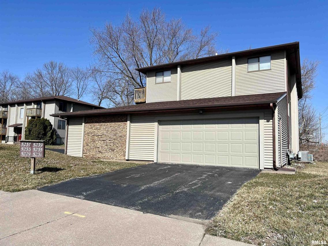 5233 26th Avenue A Ct., Moline, IL 61265