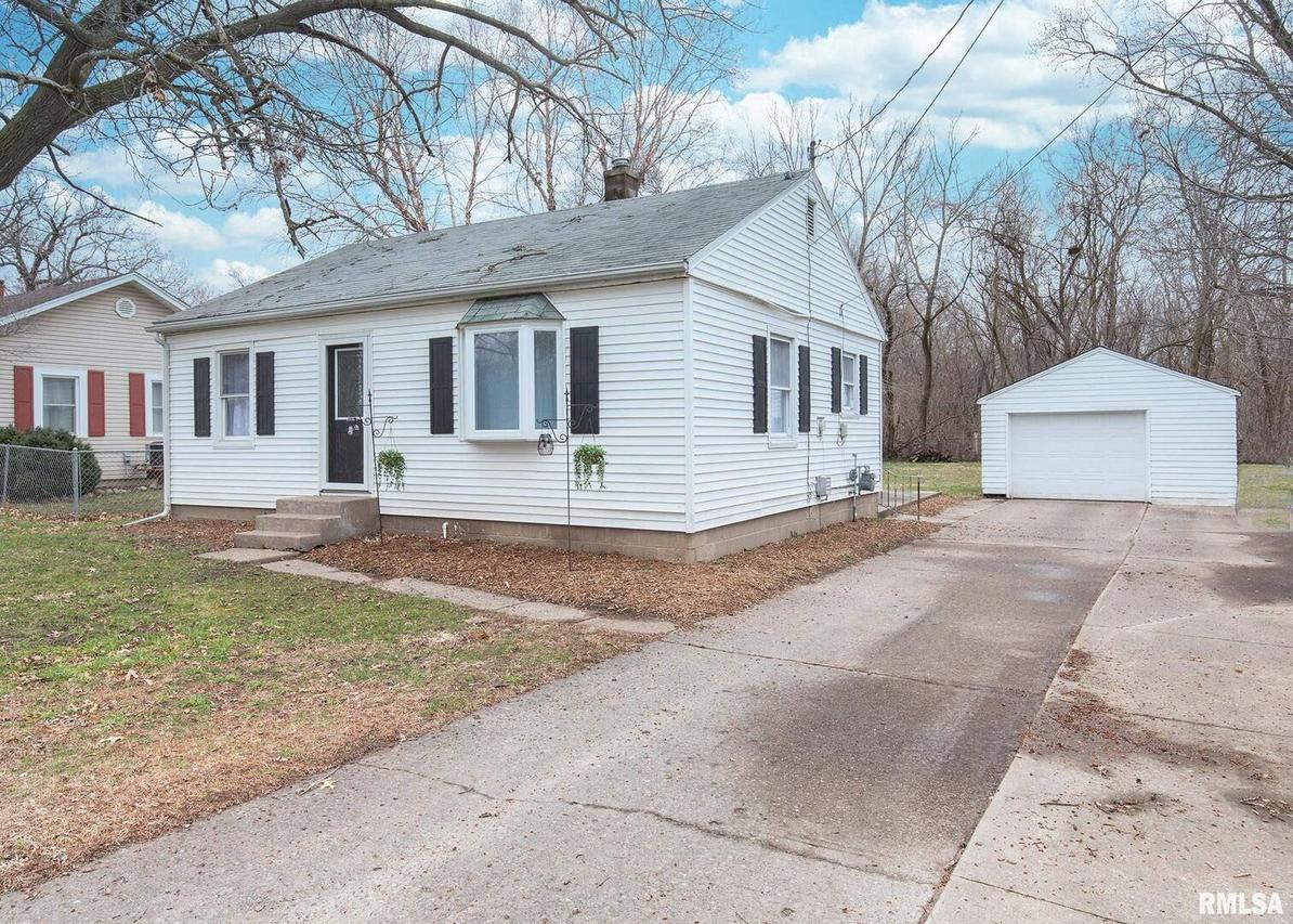 198 Summit St., East Moline, IL 61244