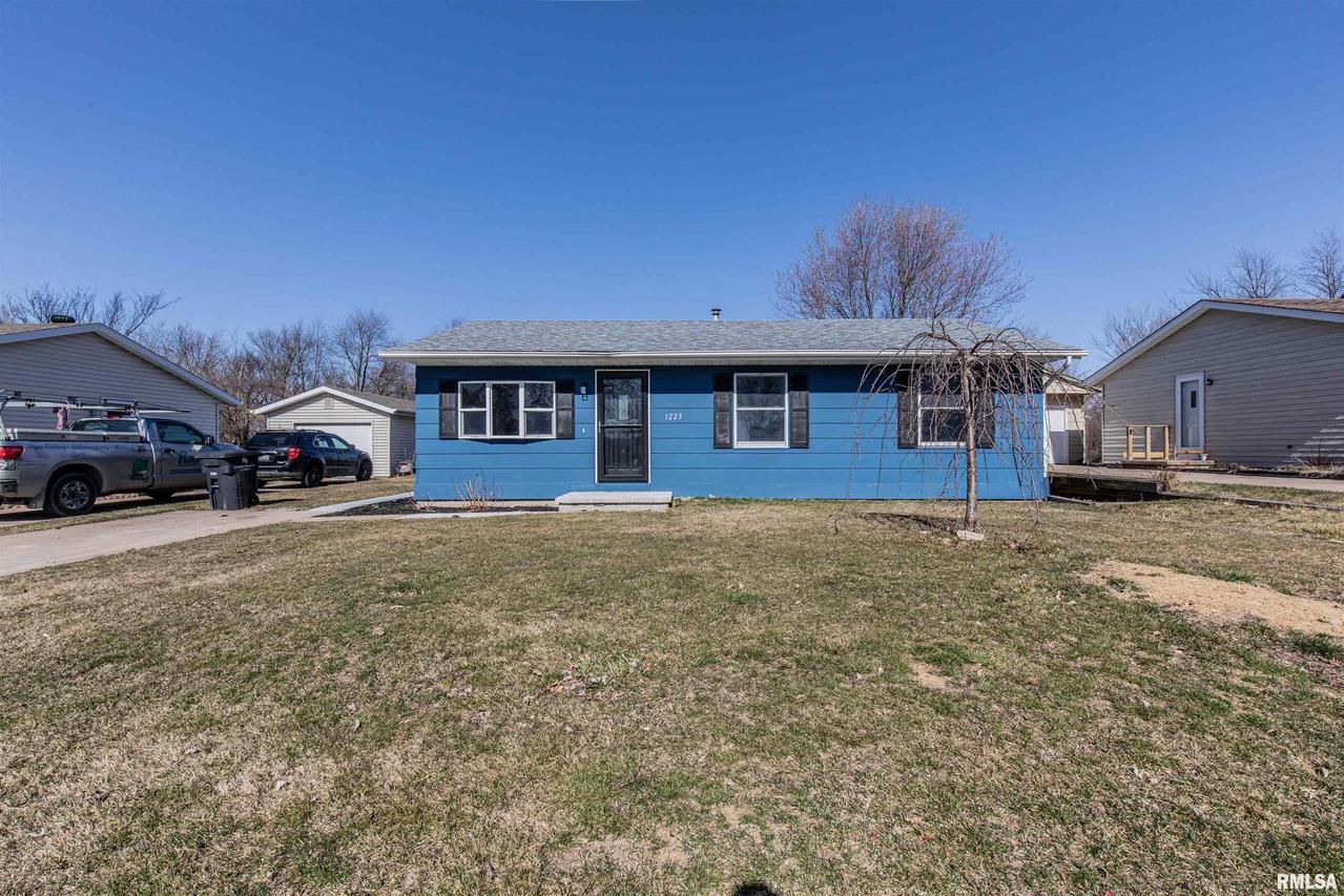 1223 W 101st Avenue Ct., Rock Island, IL 61201