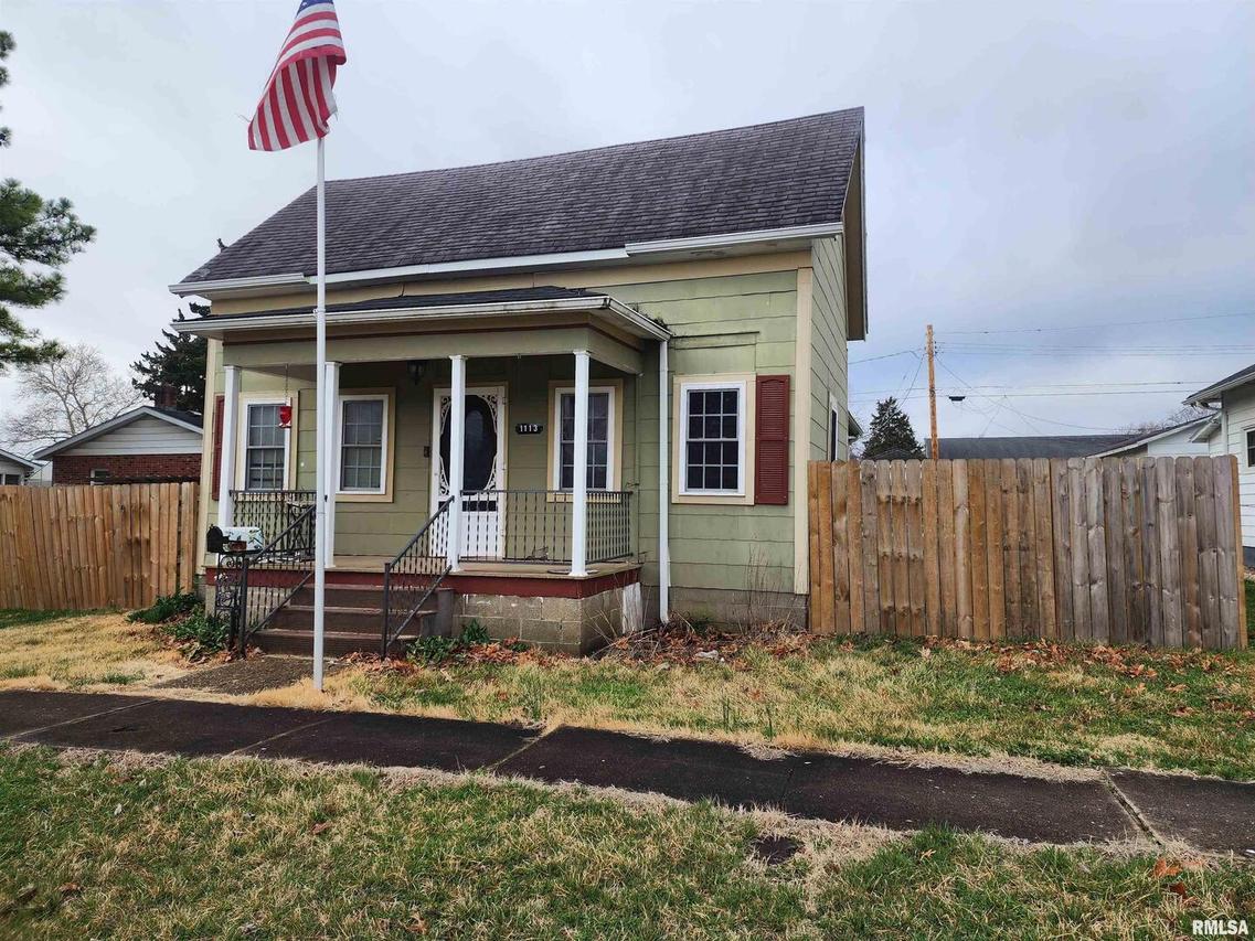 1113 1st St., Eldorado, IL 62930