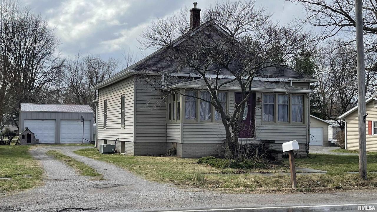 309 E Main St., Galatia, IL 62935