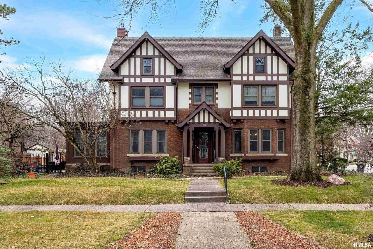 2517 12th St., Moline, IL 61265