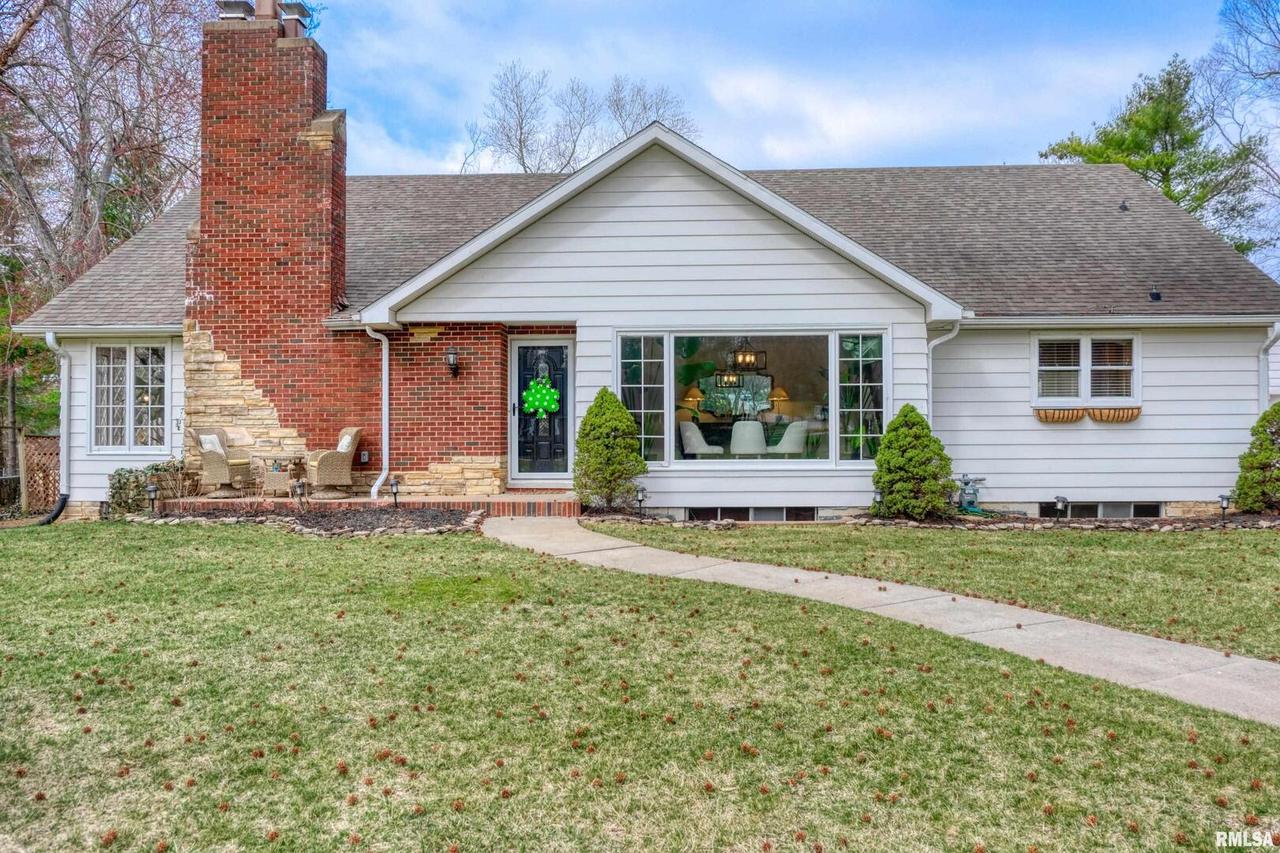 23 Hillcrest Dr., Carbondale, IL 62901