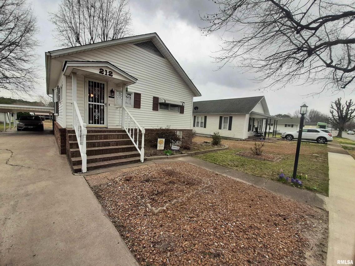 212 N 9th St., Herrin, IL 62948