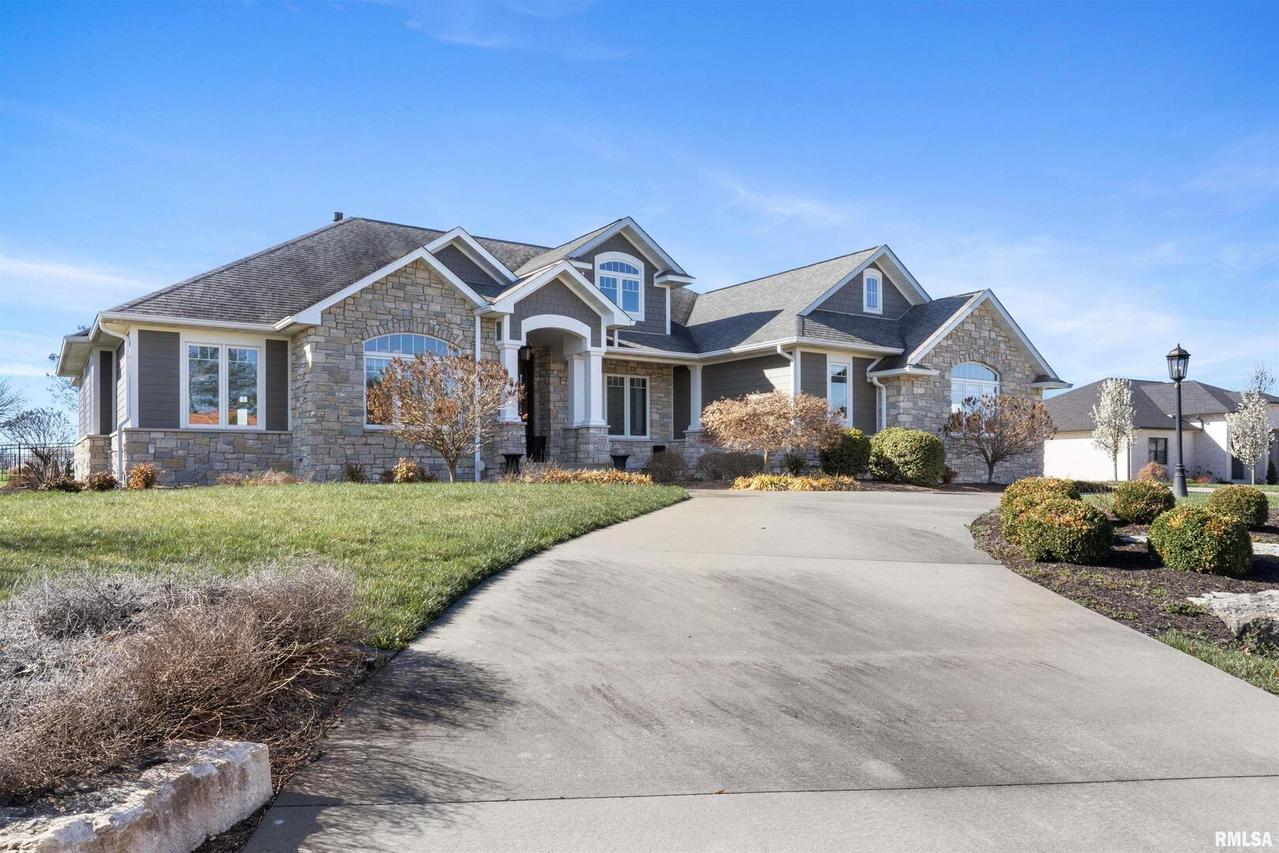 2205 Kingspointe Dr., Marion, IL 62959