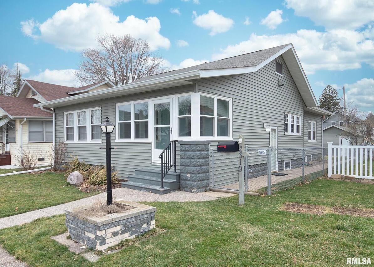 2319 6th St., Moline, IL 61265