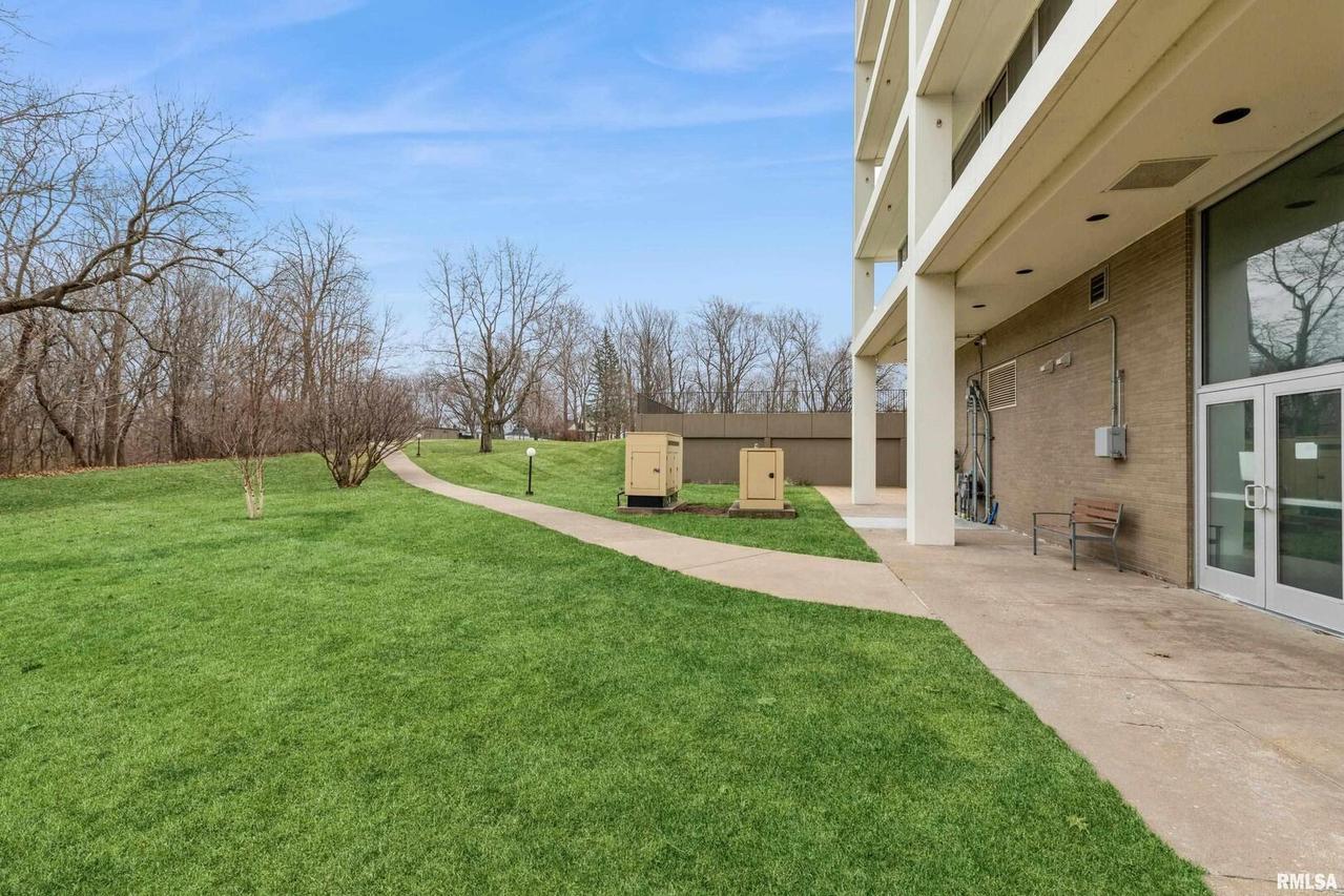 1337 21st Ave. #10B, Rock Island, IL 61201