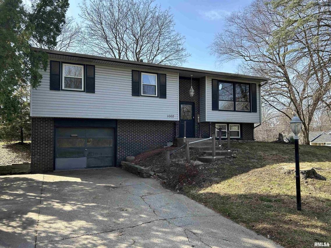 1002 6th Ave., Silvis, IL 61282