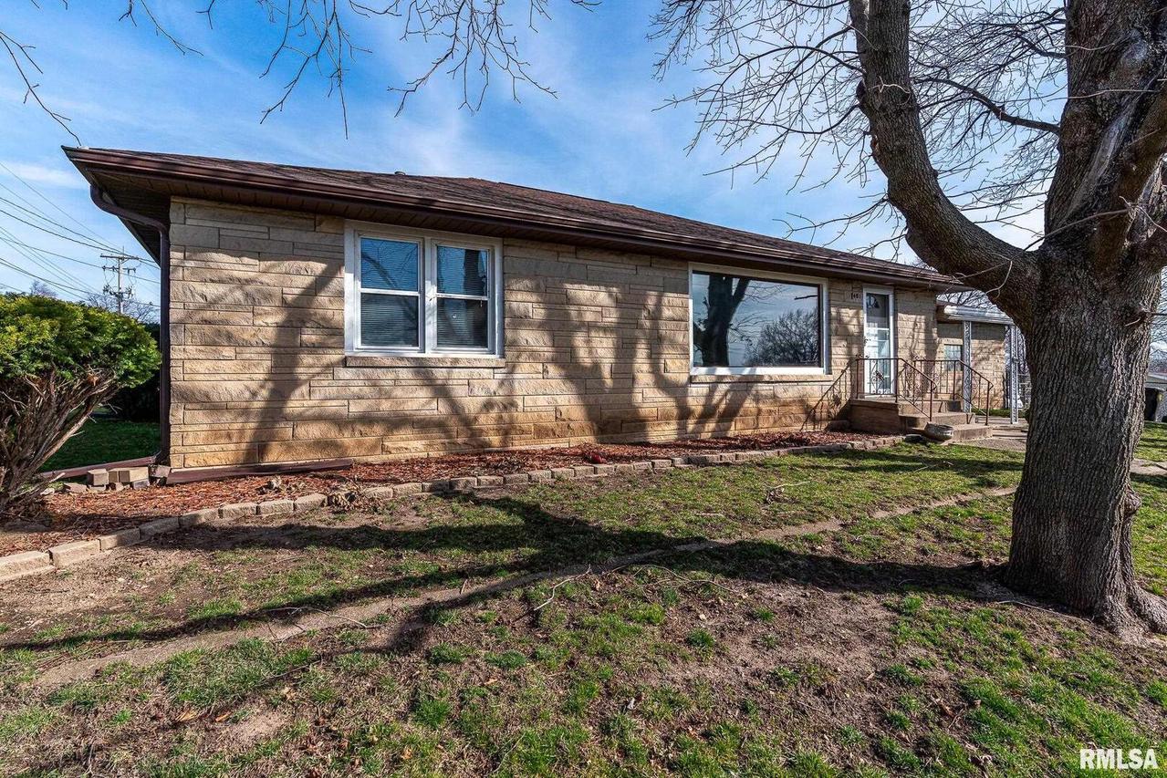 1401 10th Ave., Fulton, IL 61252