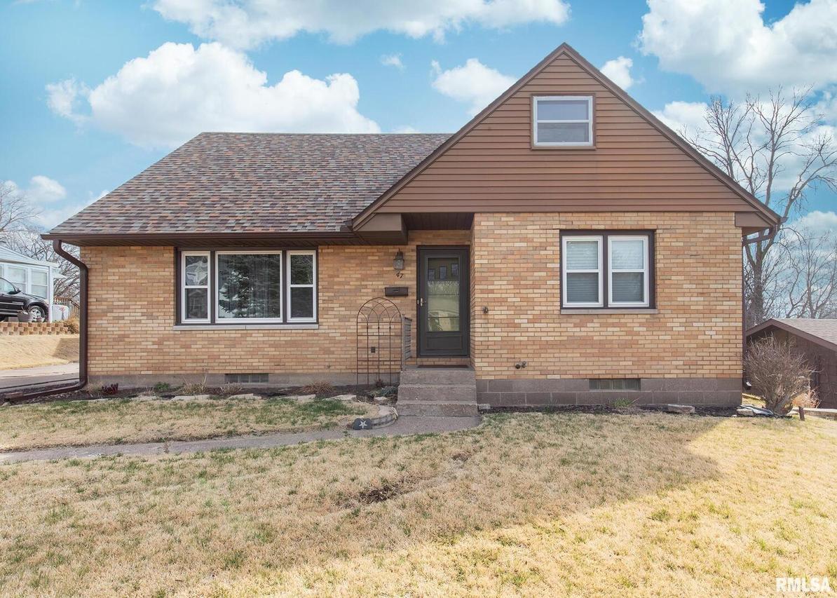 47 Blackhawk Hills Dr., Rock Island, IL 61201