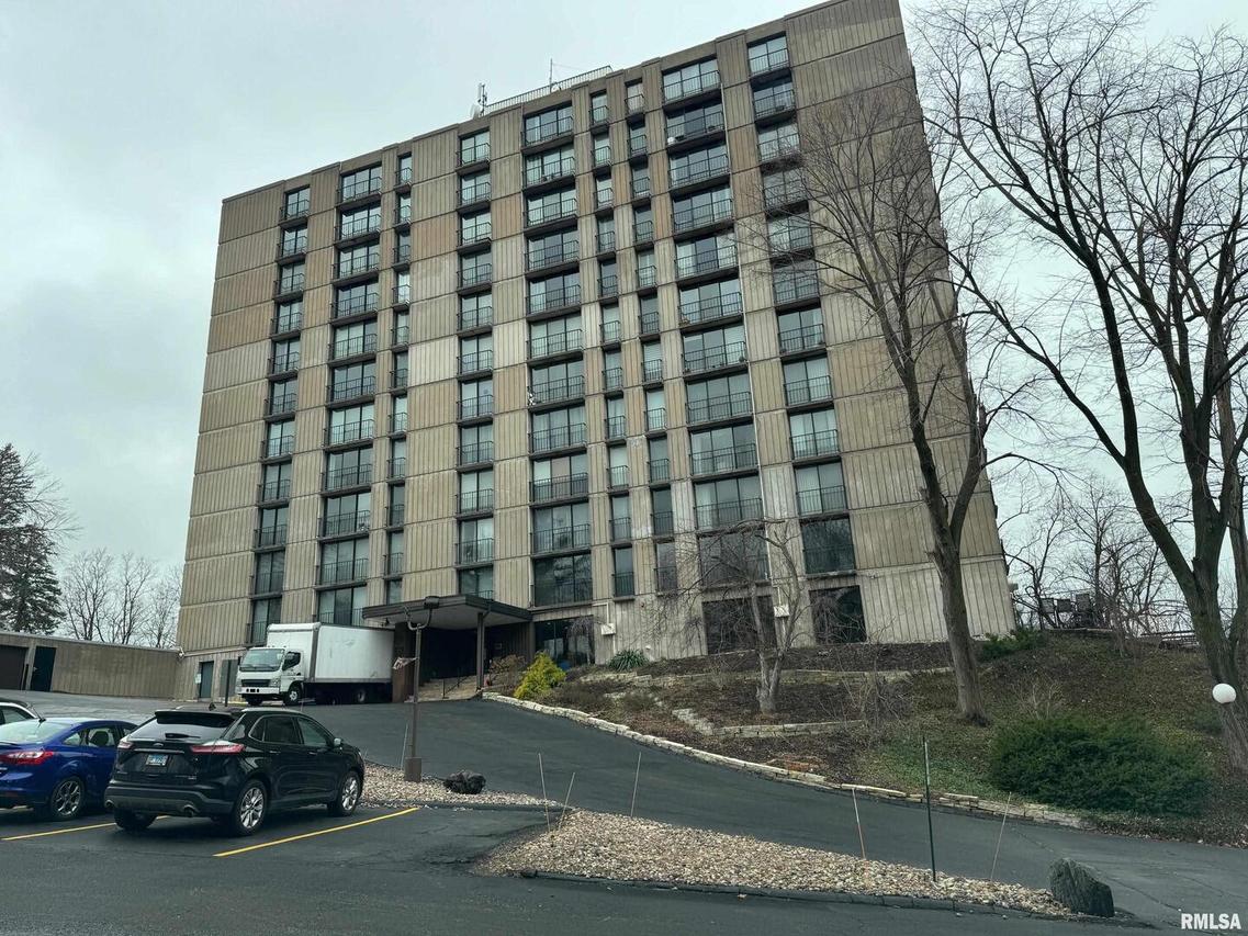 1800 7th St. #2B, East Moline, IL 61244