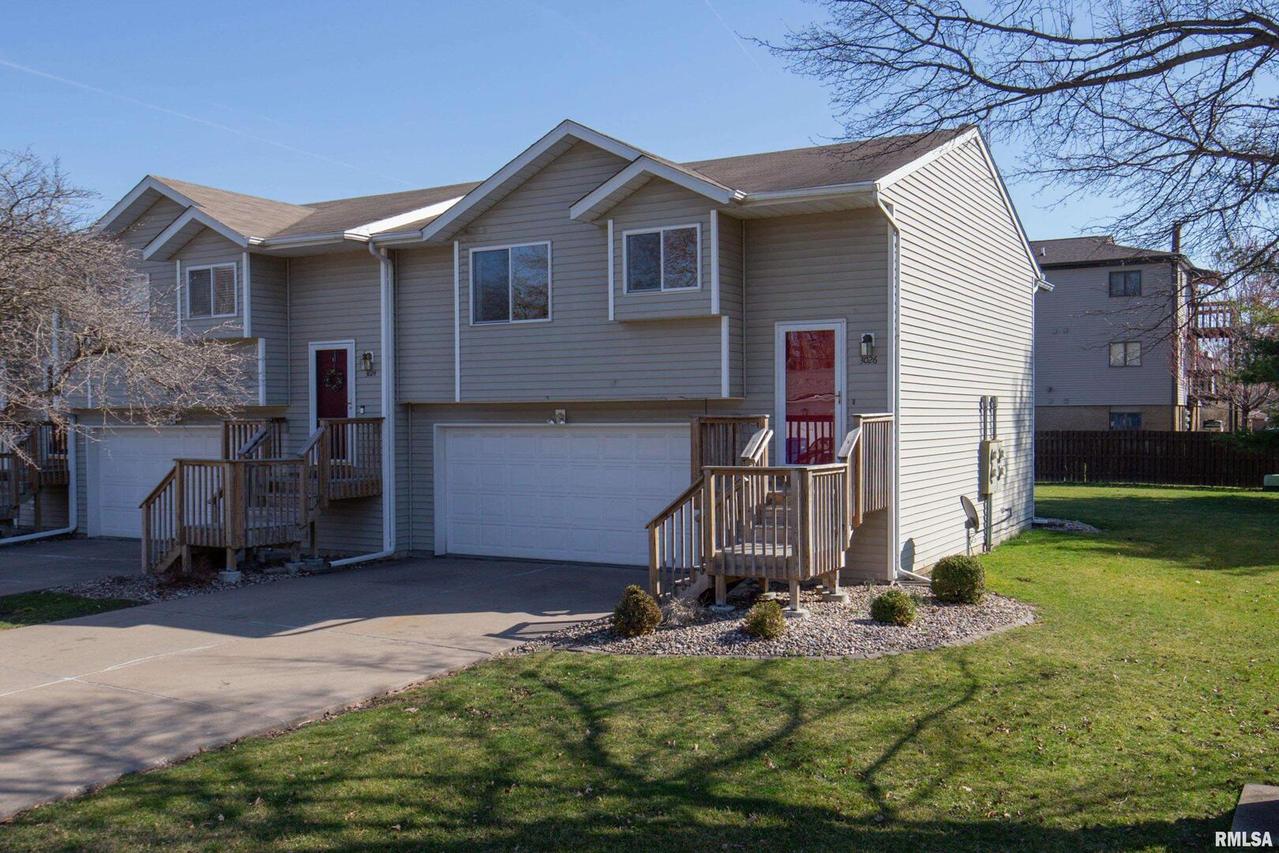 3026 3rd St., Moline, IL 61265